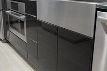 Genuine Black Dyed Eucalyptus Wood Veneer Laminated Glass